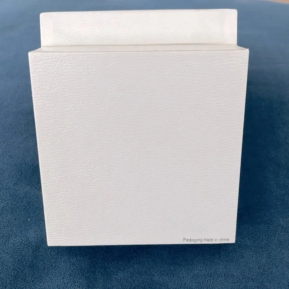 Authentic Pandora Box with Pouch (standard for bracelet or necklace) - Picture 7 of 7